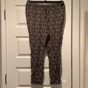 Uniqlo Pants - Uniqlo Floral Pants Uniqlo Pants - Uniqlo Floral Pants